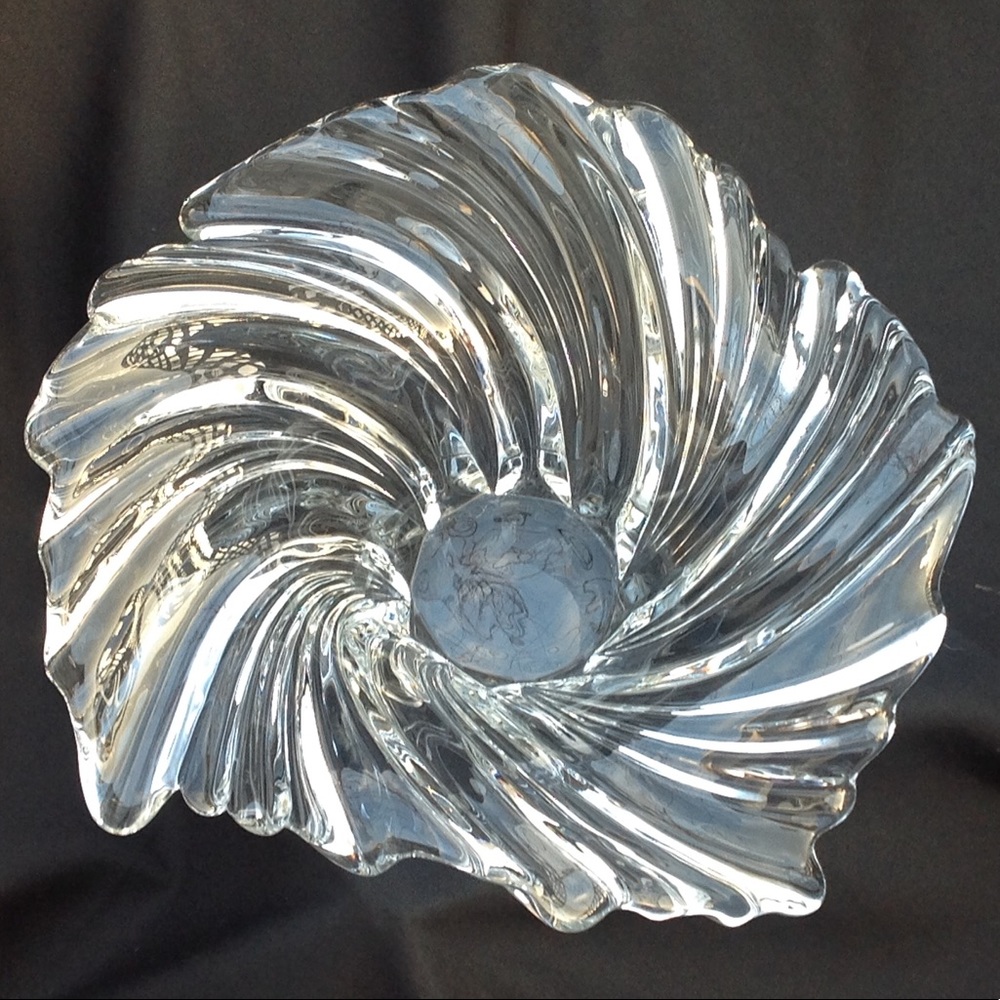 Mikasa Belle Epoque 12.5" Crystal Glass Swirl Wave